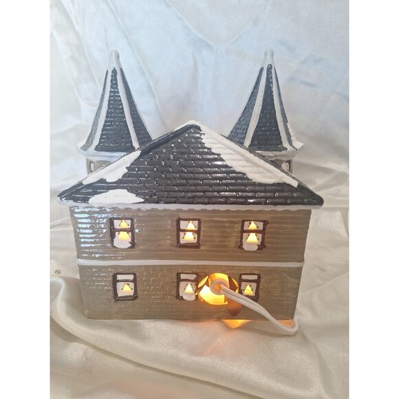 Dept 56 Snow Village “Twin Peaks” 1986 Lighted Building w/ Box- Works Great - Picture 3 of 9